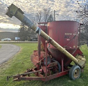 New Holland 351 Grinder Mixer $2,850