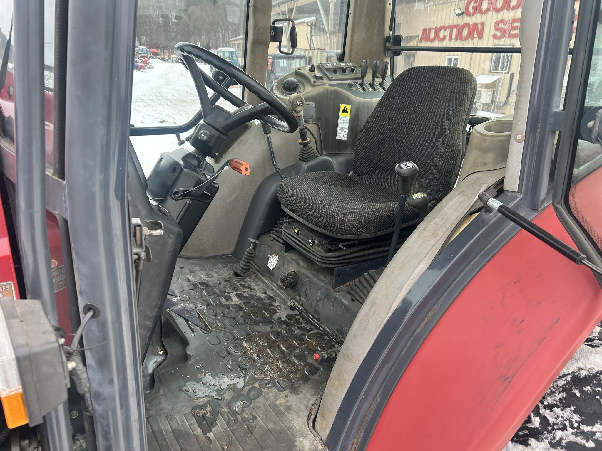 Mahindra 7010 4wd w/ Loader $17,900 - Image 3