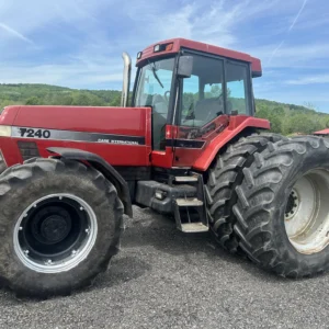 Case IH 7240 Magnum  $42,900